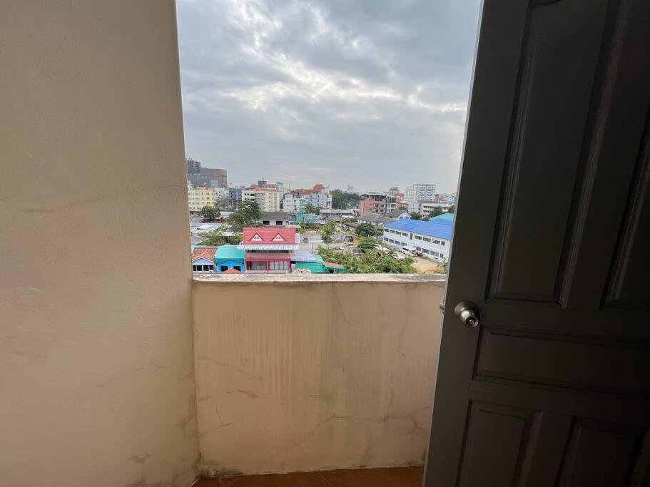 Rooftop Room In We Residence Pattaya Ngoại thất bức ảnh